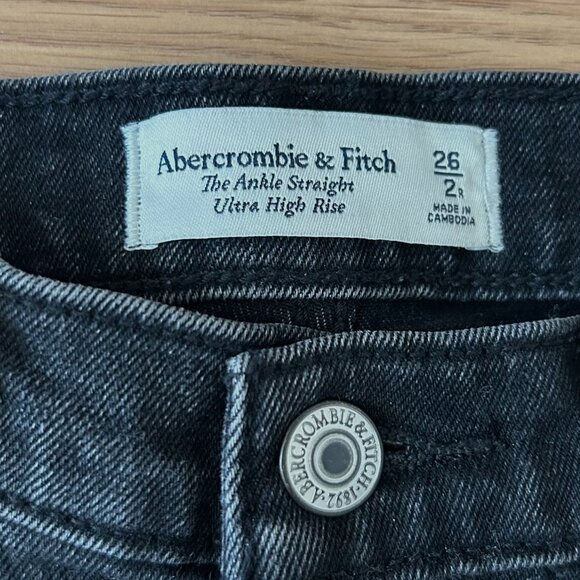 Abercrombie & Fitch Ultra High Rise Ankle Straight Jeans in Washed Black Size 2 - Picture 7 of 13